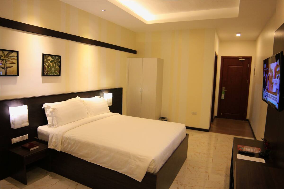 Kamar Standar (Matrimonial) | Meja kerja, Wi-Fi gratis, dan seprai linen