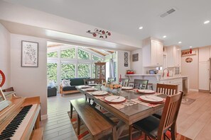 Dining - Beautiful Modern Clean Family 1 Story Home! Near Disneyland, Chapman Convention (Orange)