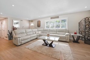 Smart-TV, peis, bøker og strømmetjenester