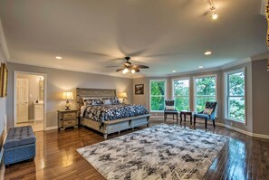 4 bedrooms, iron/ironing board, Internet, bed sheets - Stay Above it All! Modern Home on Missionary Ridge (Chattanooga)
