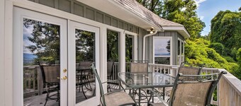 Stay Above it All! Modern Home on Missionary Ridge