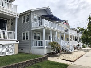 Exterior - SOUTHEND - 1st Flr, 3B/2b, covered deck, 4 Houses to beach, Sheets/Towels/BBQ (Ocean City)