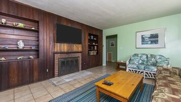 TV, fireplace