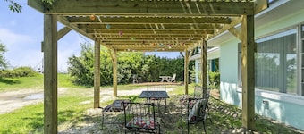 Fisherman's Cabin - Water front and Pet Friendly by RedAwning