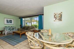 Interior - Fisherman's Cabin - Water front and Pet Friendly by RedAwning (Norfolk)