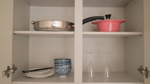 Fridge, microwave, dishwasher, cookware/dishes/utensils