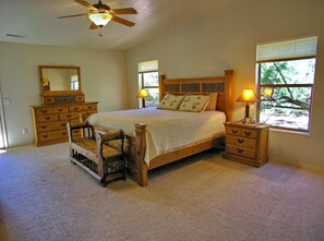 3 bedrooms, desk, iron/ironing board, free WiFi