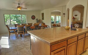 Dining - Peaceful Sedona Getaway with Private Hot Tub, Fully Fenced Yard, Dog Friendly. (Sedona)