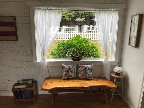 Brookings Little Farm - Entire Home