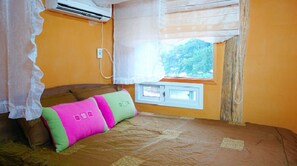 Room (13 PY, Aengdu) | Free WiFi - Muhari Red Roof Pension (Buan)