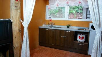 Room (25 PY, Seongnyu) | Private kitchenette | Fridge, microwave, stovetop, electric kettle