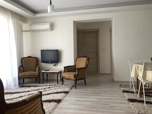Villa, 2 camere da letto | Area soggiorno | TV LCD