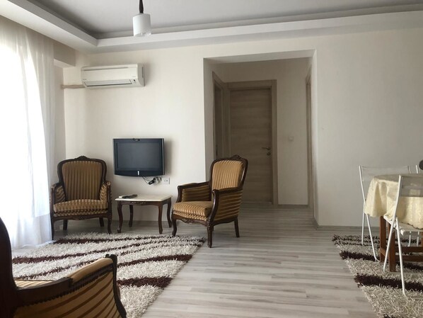 Villa, 2 soverom | Oppholdsområde | LCD-TV