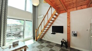 Duplex (Chocolate 3: base 8 pax) | Living area | Flat-screen TV - Chocolate Pension (Gangneung)