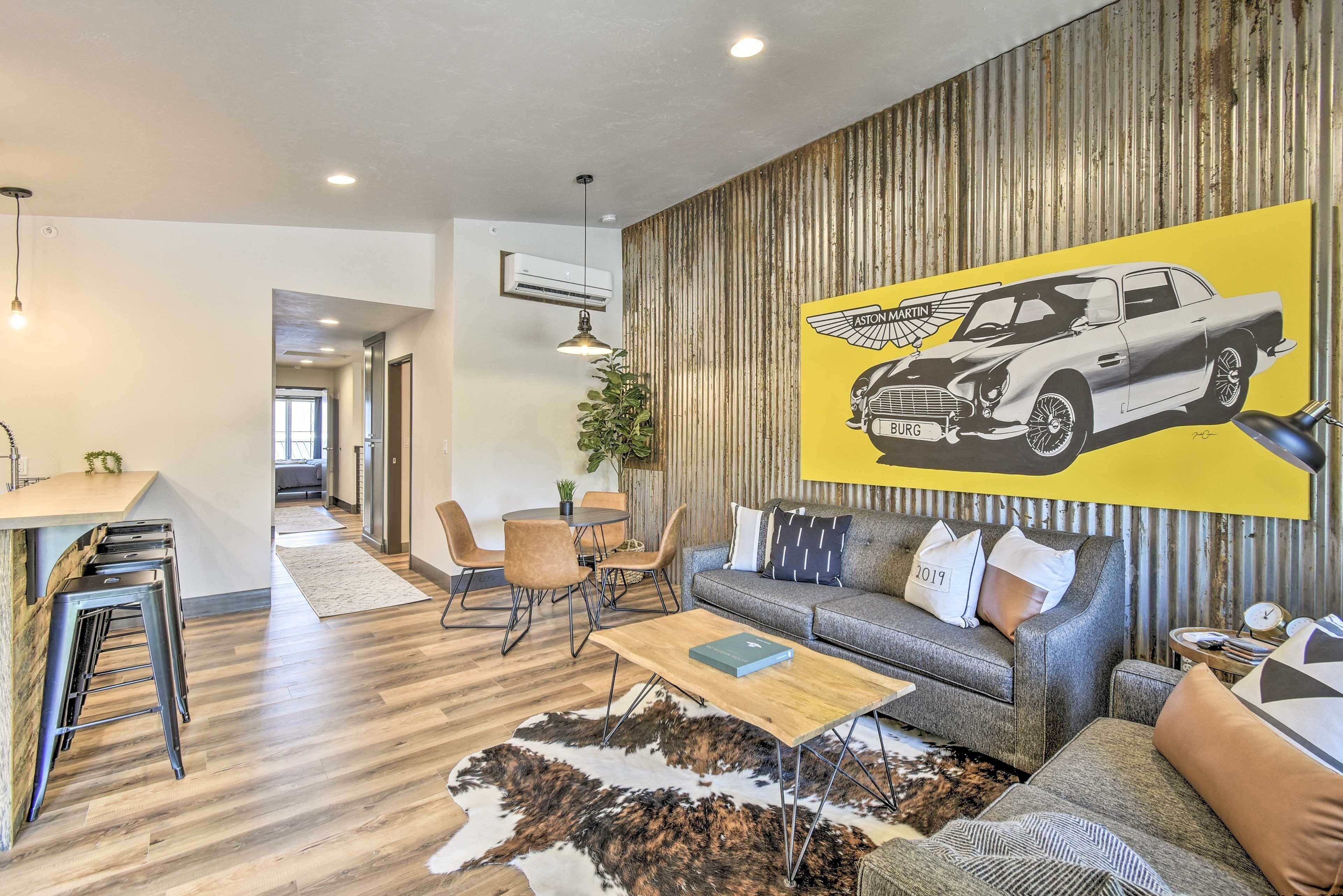 Modern Townhome w/ Deck - 1/2 Mi to Elkhart Lake!