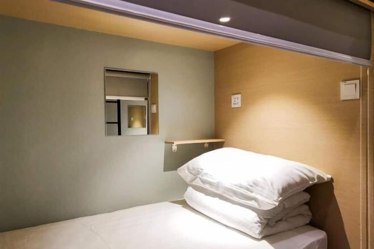Meja, ruang kerja komputer riba, Wi-fi percuma 