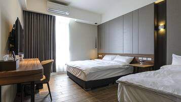 Værelse til 3 personer | Skrivebord, gratis Wi-Fi, sengetøj