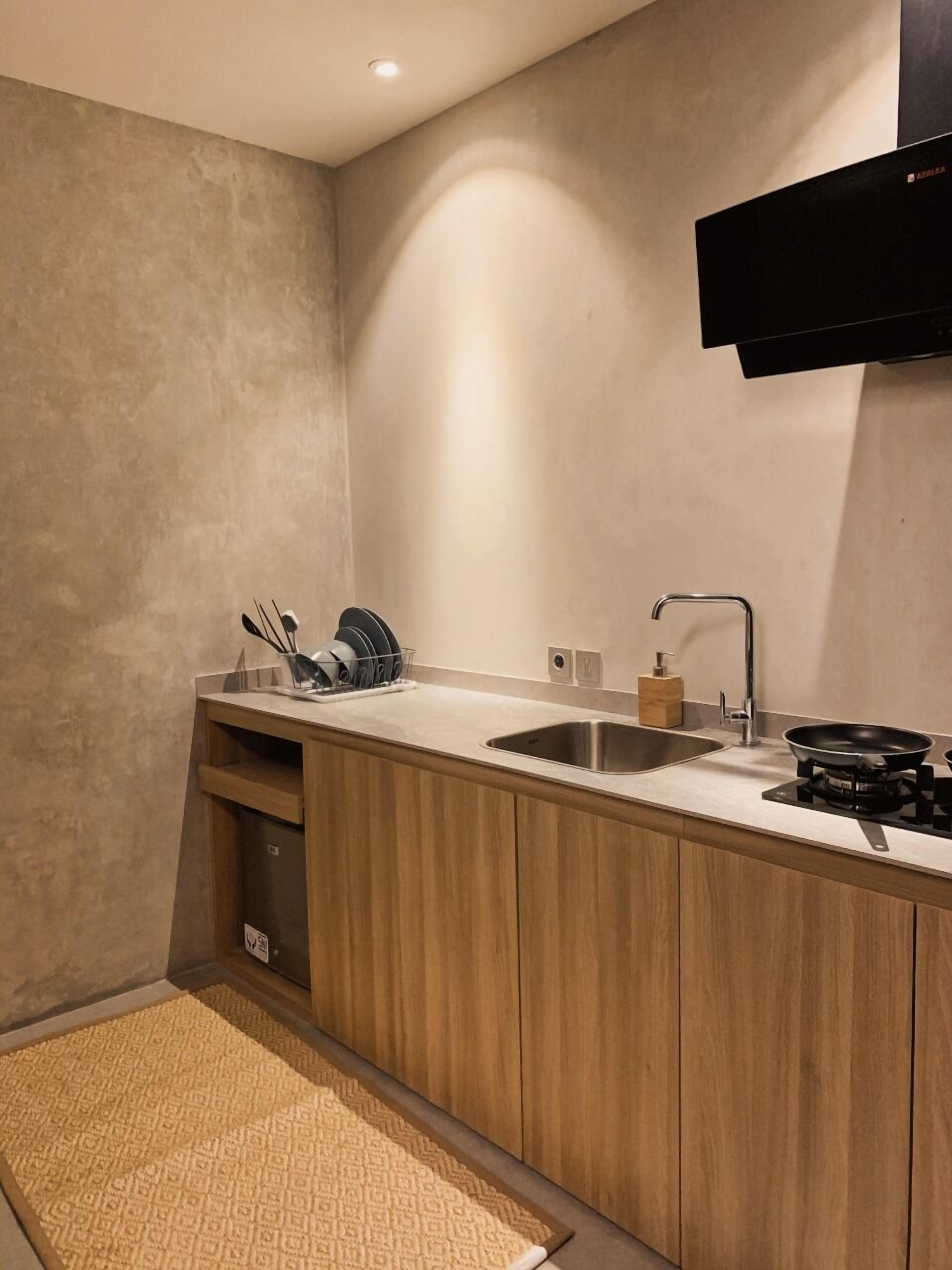 Okaeri Suite | Private kitchenette | Coffee/tea maker, electric kettle