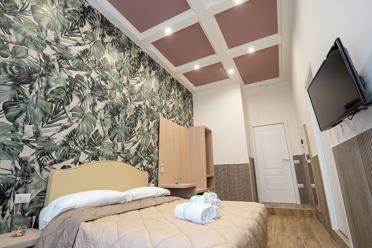 JUNIOR suite, edificio separato - via GUGLIELMO san felice 24, 5 PIANO | 1 slaapkamer, een kluis op de kamer, een bureau