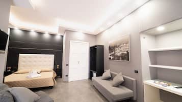 SUITE VASCA IDROmassaggio - edificio separato - corso umberto I, 311 | Una cassaforte in camera, una scrivania, tende oscuranti, Wi-Fi gratuito