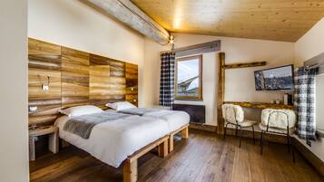 Habitación superior con 2 camas individuales | Insonorización, wifi gratis, ropa de cama y acceso para silla de ruedas