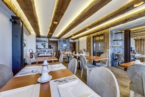 Bao gồm bữa sáng buffet hàng ngày 