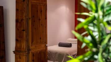 Sauna, tina de hidromasaje, baño de vapor y masajes