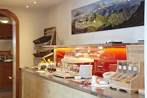 Free daily buffet breakfast - Hotel Oberdorfer Stuben (Obermaiselstein)