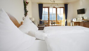 Comfort Double Room | In-room safe, blackout drapes, soundproofing, free WiFi - Hotel Oberdorfer Stuben (Obermaiselstein)