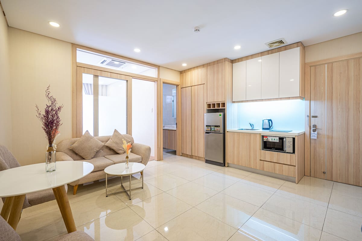 Deluxe Apartment, 1 Queen Bed, Balcony | Living area