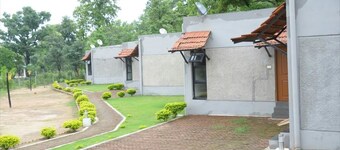 Kanha Kiskindha Resort