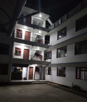 Fachada del alojamiento - Noche