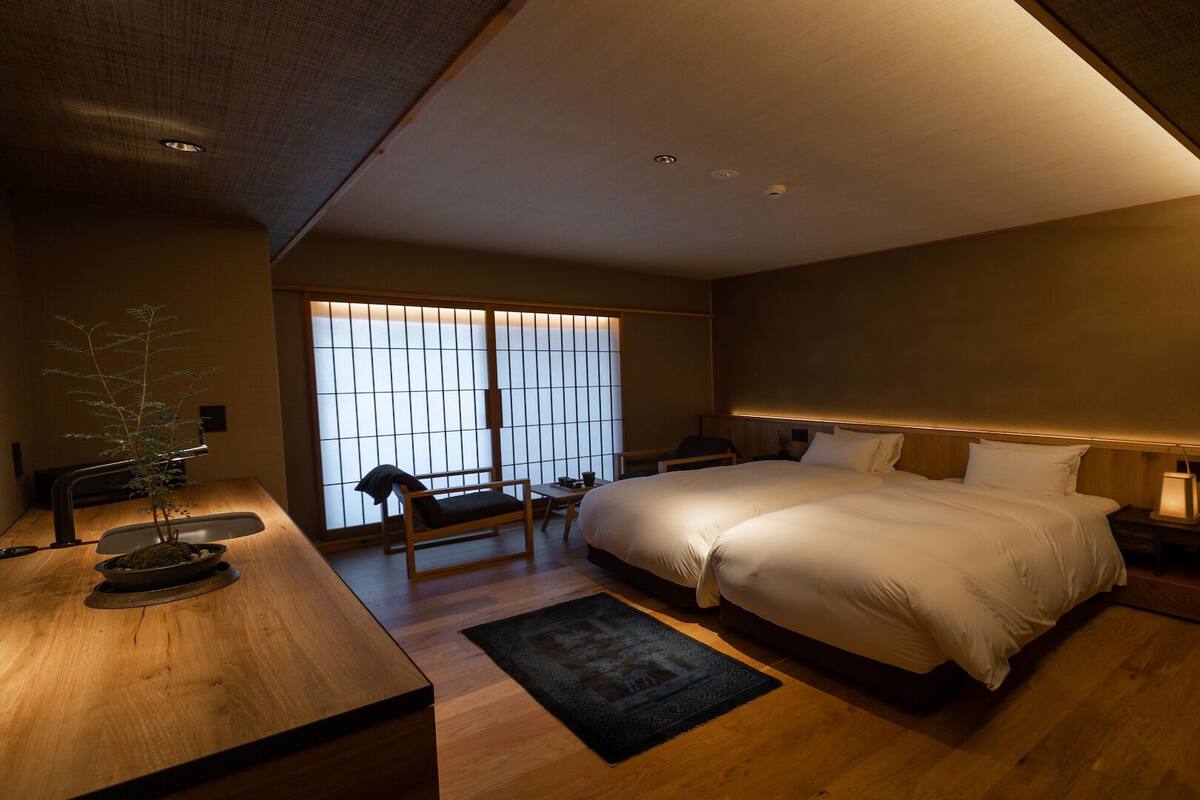 高級雙床房, 2 張單人床, 非吸煙房, 城市景 (B) | 高級寢具、羽絨被、迷你吧贈品、房內夾萬