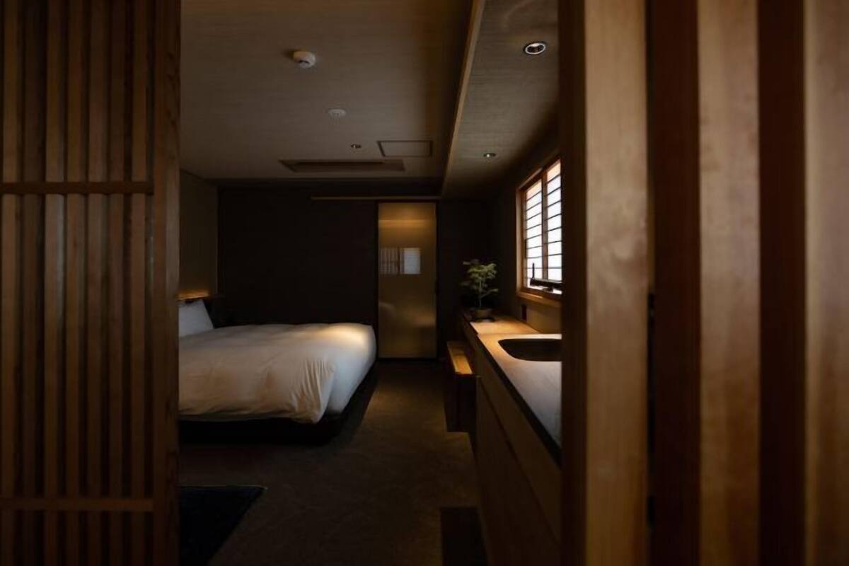 1 bedroom, premium bedding, down duvets, free minibar