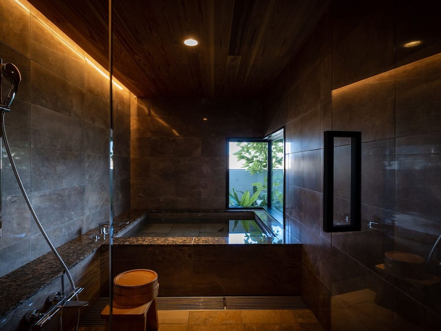 Executive Suite, King Double Bed, Non Smoking (51 Sqm) | Bathroom | Separate tub and shower, deep soaking tub, free toiletries, hair dryer