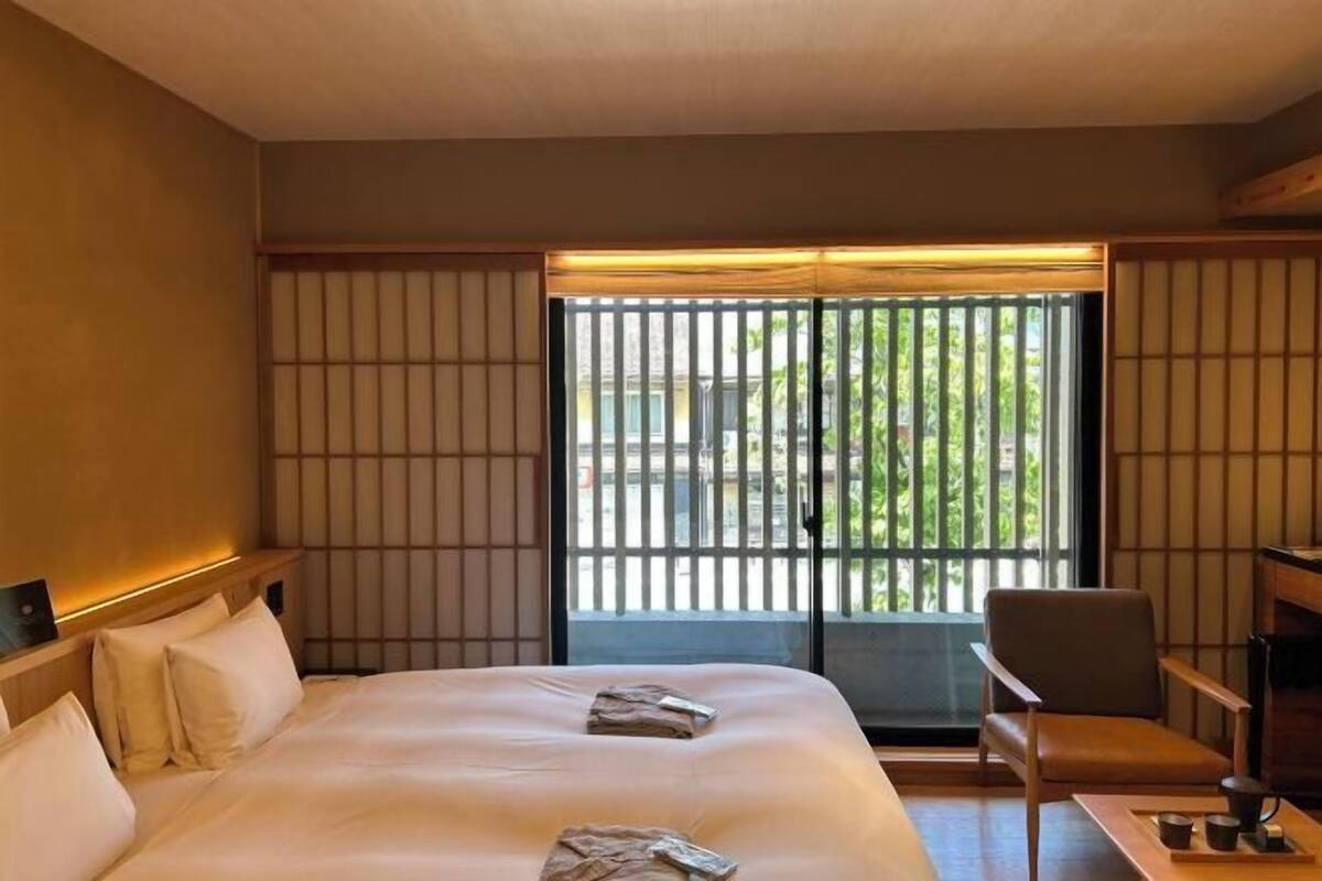1 bedroom, premium bedding, down duvets, free minibar