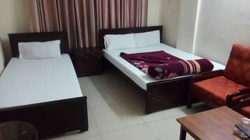 In-room safe, desk, free WiFi