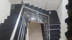 Staircase - Hotel almarkaz (Islamabad)