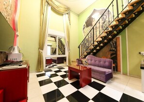 Duplex, Terrace (B) | Living area | 49-inch LCD TV with cable channels, TV, computer - Belita N Goodtime Drive-in Motel (Paju)