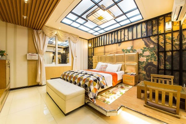 Standard Studio (World) | WiFi (free), individually decorated, individually furnished