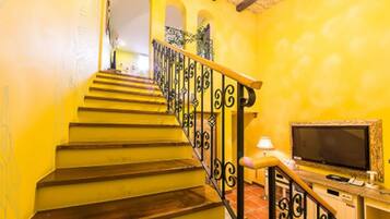 Suite (Provence) | Individually decorated, individually furnished, free WiFi