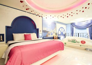 Suite (World) | Decoración personalizada, muebles diferentes y wifi gratis 