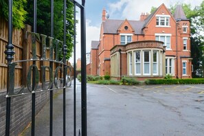 Front of property - The Lodge (Nottingham)