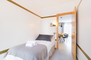 2 slaapkamers, een strijkplank/strijkijzer, gratis wifi, beddengoed