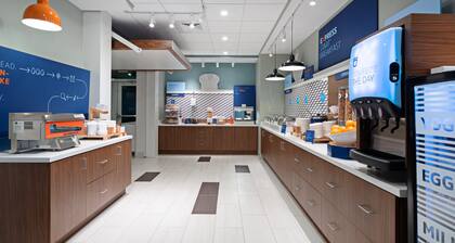 Holiday Inn Express & Suites Murrieta by IHG