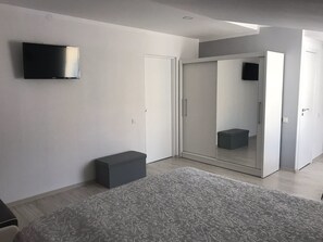 Design Studio | In-room safe, soundproofing, iron/ironing board, free WiFi - Tukums apartments (Tukums)