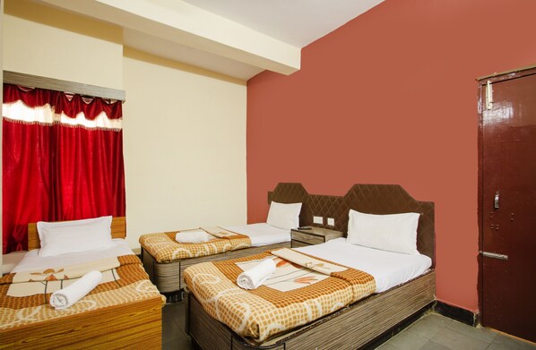 Basic Triple Room | Desk, free WiFi - hotel city inn (Hyderabad)