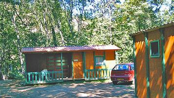 2 bedrooms, individually decorated, individually furnished