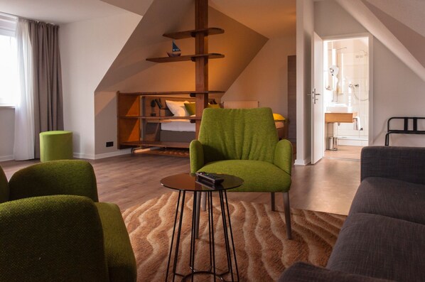 Superior Room | Living area | TV - Lindenhof Hotel Garni (Fehmarn)