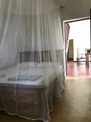 Deluxe Triple Room | Bathroom